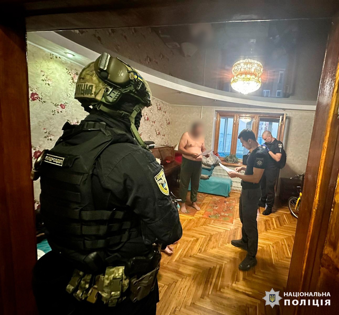 Харківські слідчі повідомили чоловіку про підозру у сутенерстві